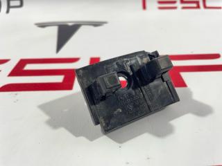 Крепление бампера переднего Tesla Model 3 1 поколение 2019, 1084172-00-F, 1135376-00-C