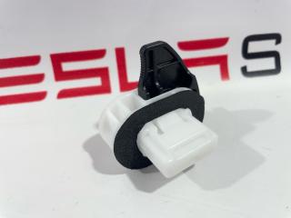Клипса крепления заднего сиденья Tesla Model 3 1 поколение 2019, 1099583-00-C