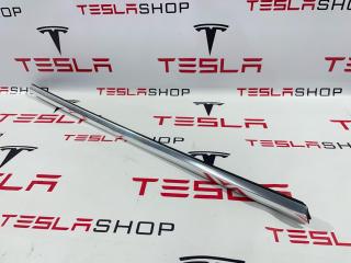 молдинг двери передней правой Tesla Model 3 1 поколение 2019, 1080684-00-F