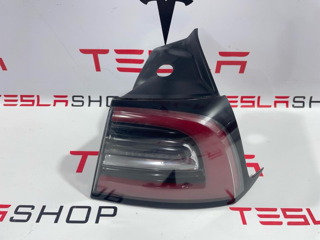 фонарь задний правый Tesla Model 3 1 поколение 2019, 1077398-00-H - фото №1