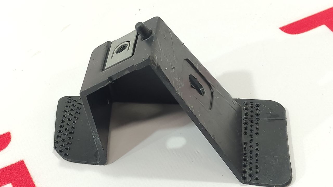 Кронштейн крепления фары противотуманной левой Tesla Model X 1 поколение 2018, 1036627-00-C - фото №1