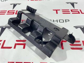 Кронштейн крепления обшивки багажника Tesla Model 3 1 поколение 2019, 1470963-00-B, 1479703-00-A