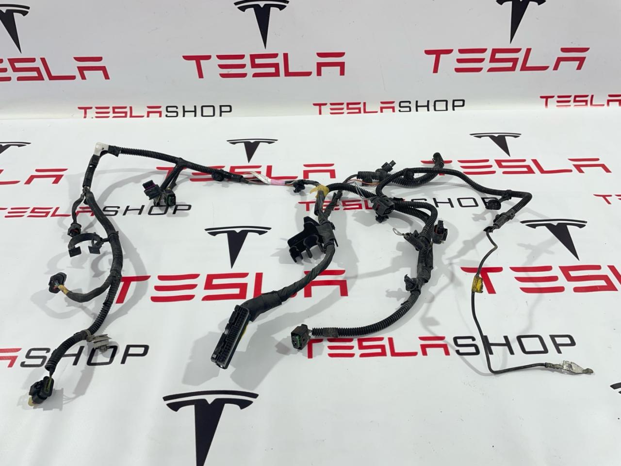 Электропроводка компрессора кондиционера Tesla Model 3 1 поколение 2019, 1068767-00-F, 1068767-00-G - фото №1