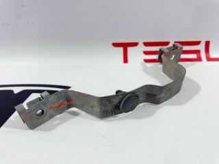 кронштейн крепления подкрылка переднего левого Tesla Model 3 1 поколение 2019, 1104540-00-B