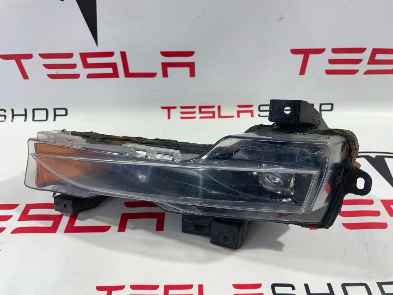 фара противотуманная левая Tesla Model 3 1 поколение 2019, 1077389-00-F, 1077391-00-E - фото №1