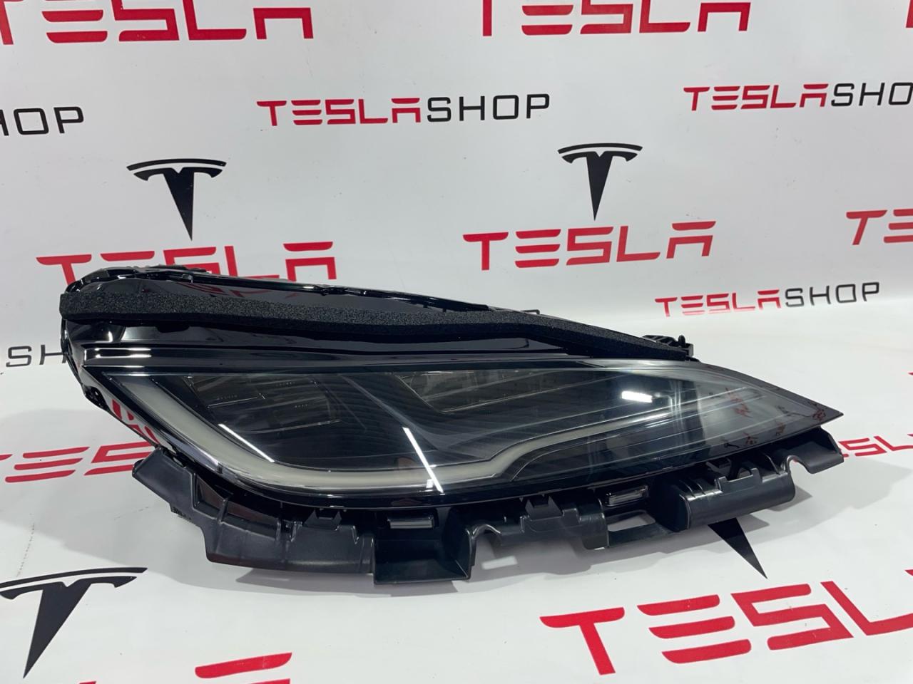 фара правая Tesla Model 3 2 поколение 2025, 1694087-00-I, 1760889-00-E - фото №1