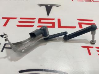 Датчик уровня пневмоподвески Tesla Model X 1 поколение 2016, 6006523-00-B, 1027971-00-A
