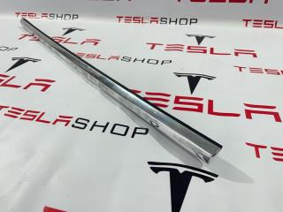 молдинг двери передней левой Tesla Model 3 1 поколение 2019, 1080681-00-B