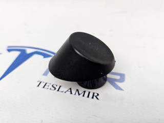 Упор крышки багажника правый Tesla Model Y 1 поколение 2024, 1507942-00