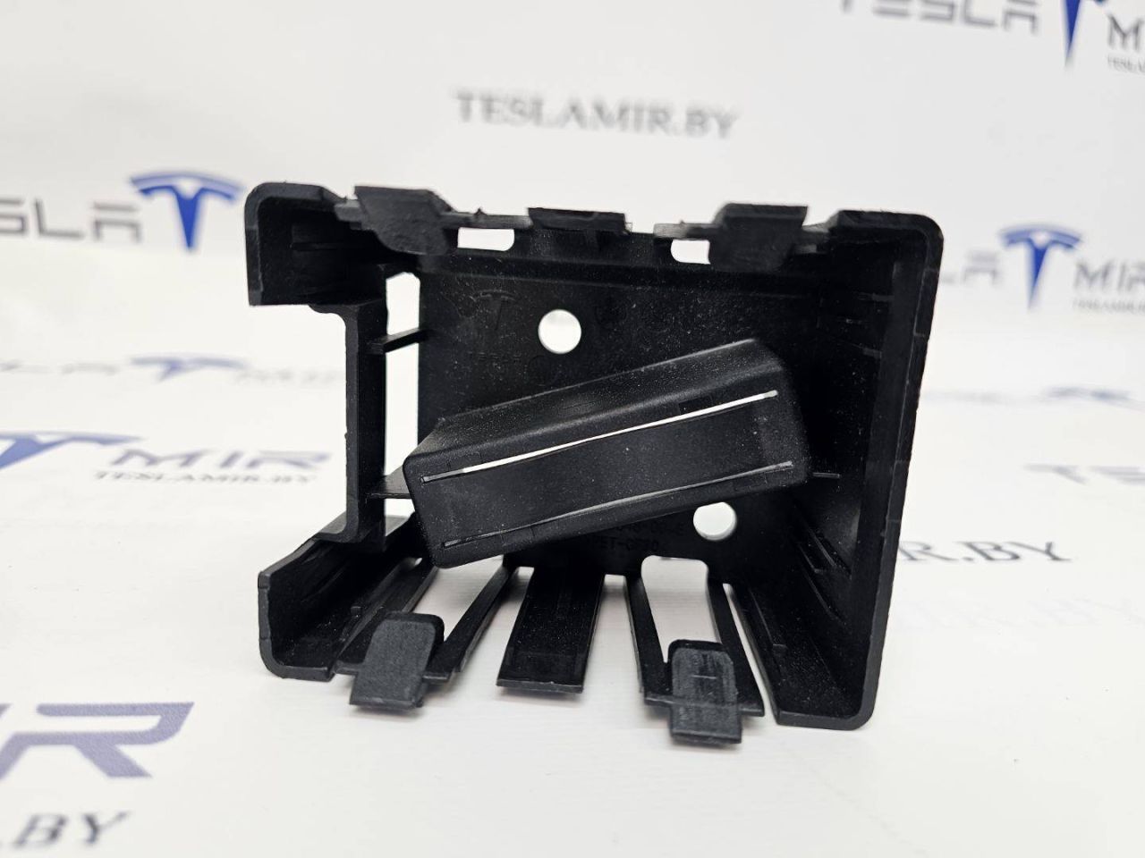 Кронштейн радара Tesla Model 3 1 поколение 2020, 1108648-00 - фото №1