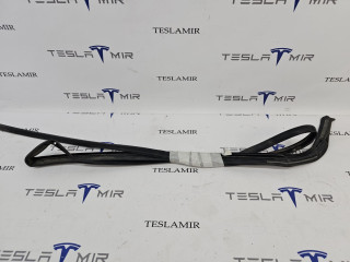 Уплотнитель порога (филенки дверей) правый нижний Tesla Model S 1 поколение [рестайлинг] 2018, 6009588-00