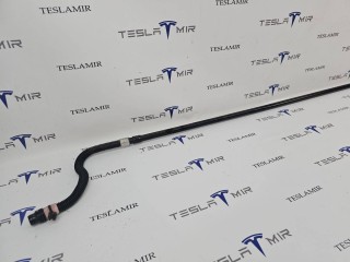 Патрубок системы охлаждения пластиковый Tesla Model 3 2 поколение 2024, 1530128-00