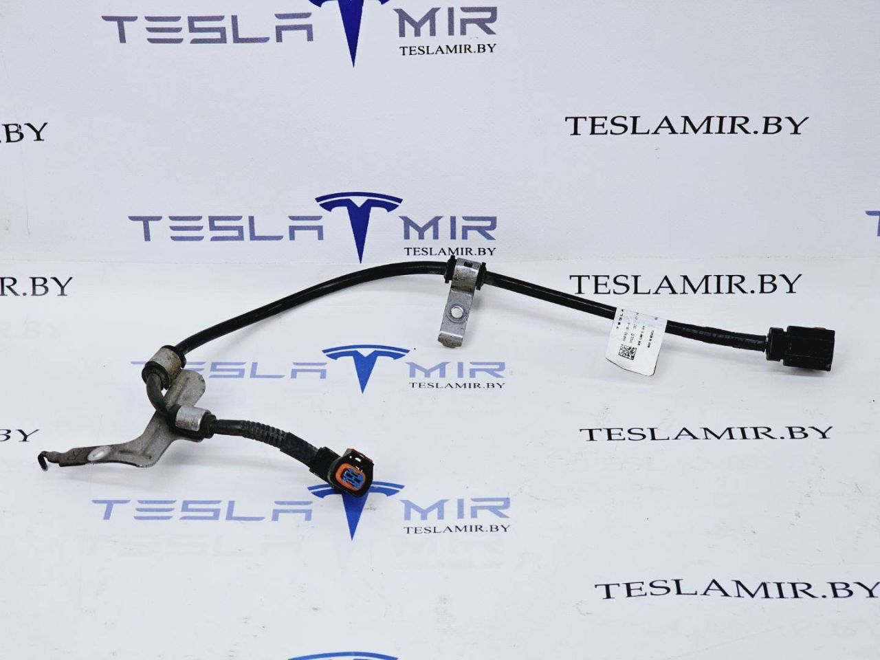 Электропроводка суппорта (ручника) правая Tesla Model 3 1 поколение 2022, 1044782-00 - фото №1