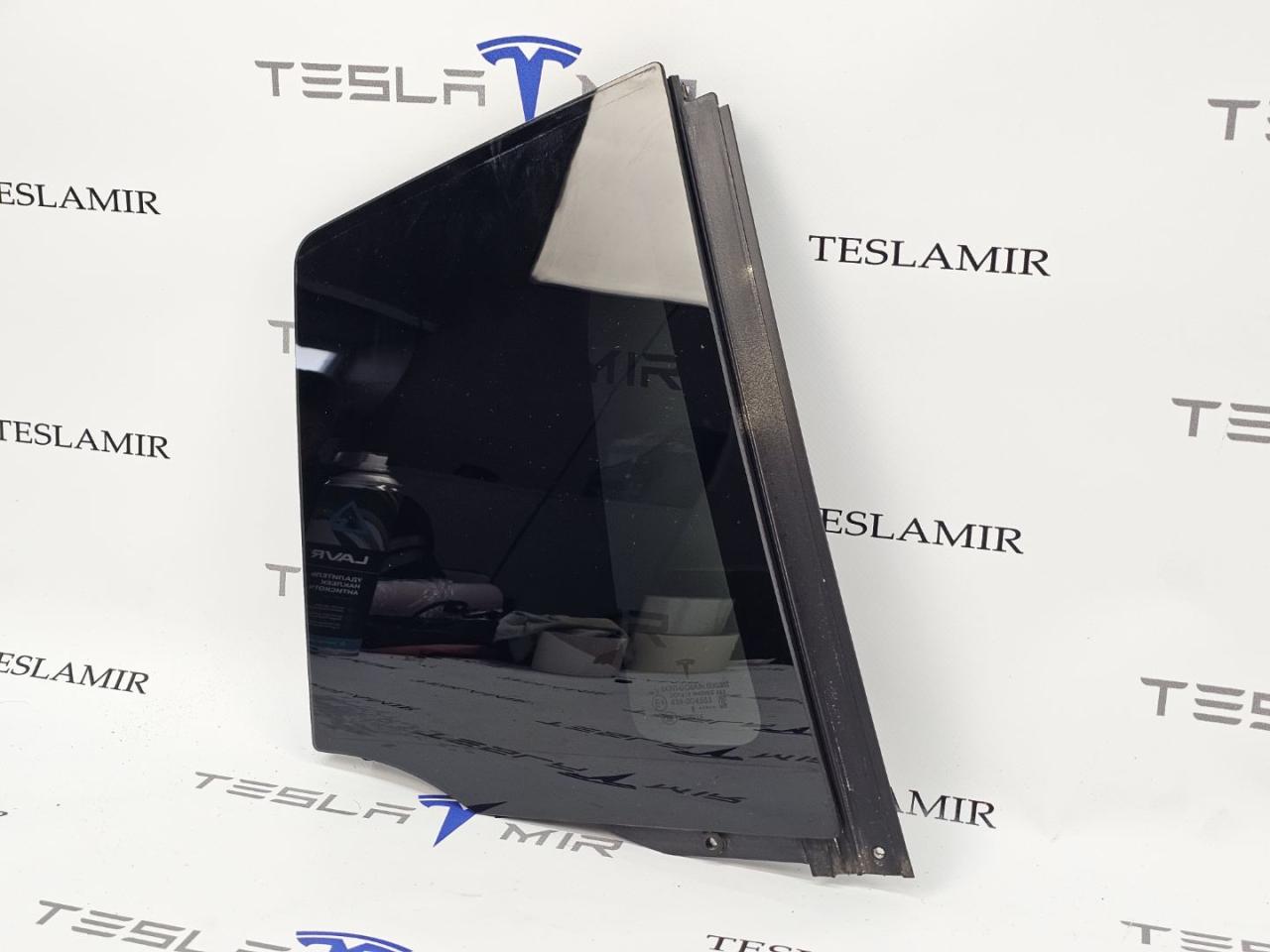 Форточка (стекло треугольник) двери задняя правая Tesla Model X 1 поколение 2018, 1055274-00 - фото №1