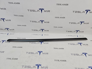 молдинг двери задней правой Tesla Model Y 1 поколение 2022, 1621169-00
