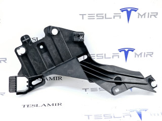 Кронштейн внутренний стойки C левый Tesla Model Y 1 поколение 2022, 1516195-00