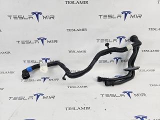 Патрубок системы охлаждения пластиковый Tesla Model S 1 поколение [2-й рестайлинг] 2022, 1585719-00