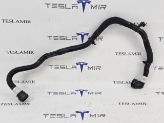 Шланг системы охлаждения заднего мотора Tesla Model 3 1 поколение 2023, 1077585-00