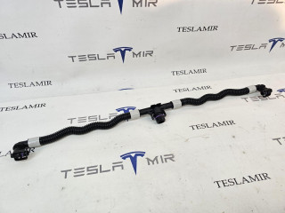 Патрубок системы охлаждения пластиковый Tesla Model 3 1 поколение 2022, 1521567-00
