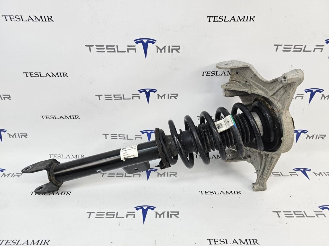 стойка передняя правая Tesla Model 3 1 поколение 2023, 1044037-00, 1044376-00, 1044379-00, 1044369-00 - фото №1