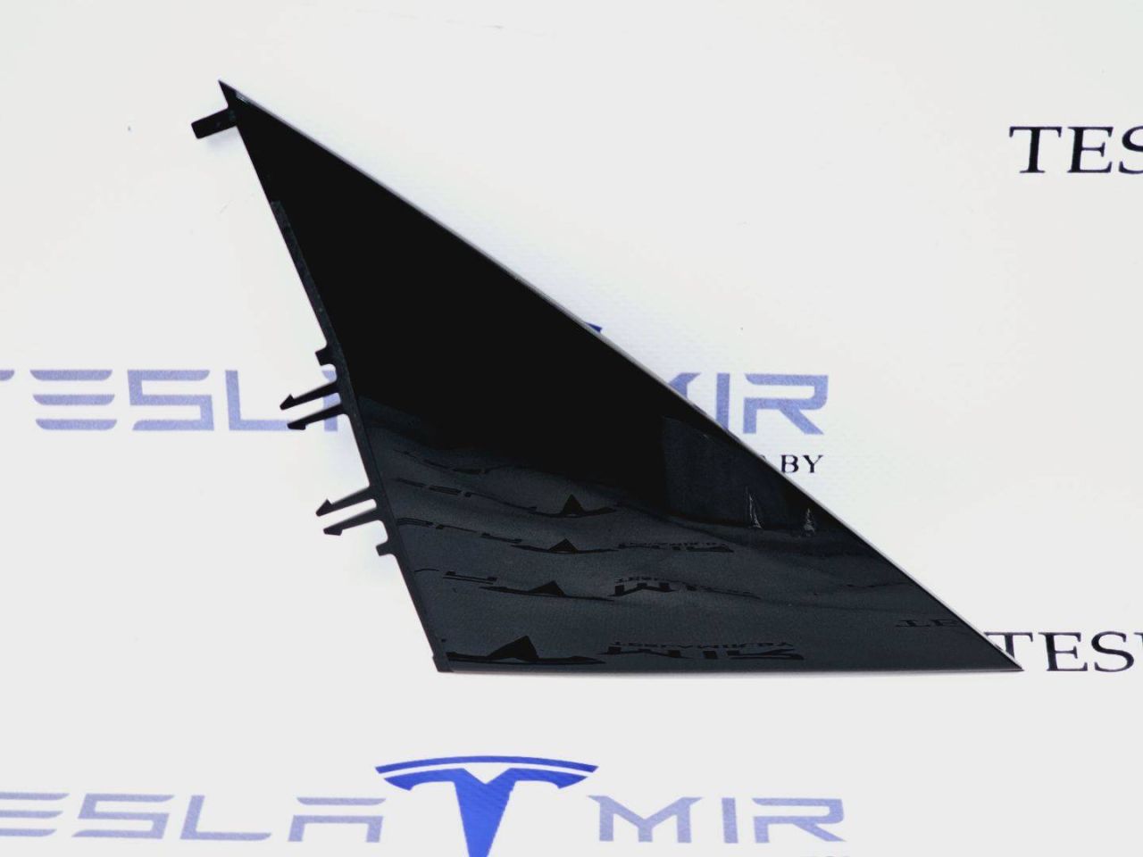 Накладка на зеркало (треугольник) левая Tesla Model 3 1 поколение 2021, 1130655-00 - фото №1
