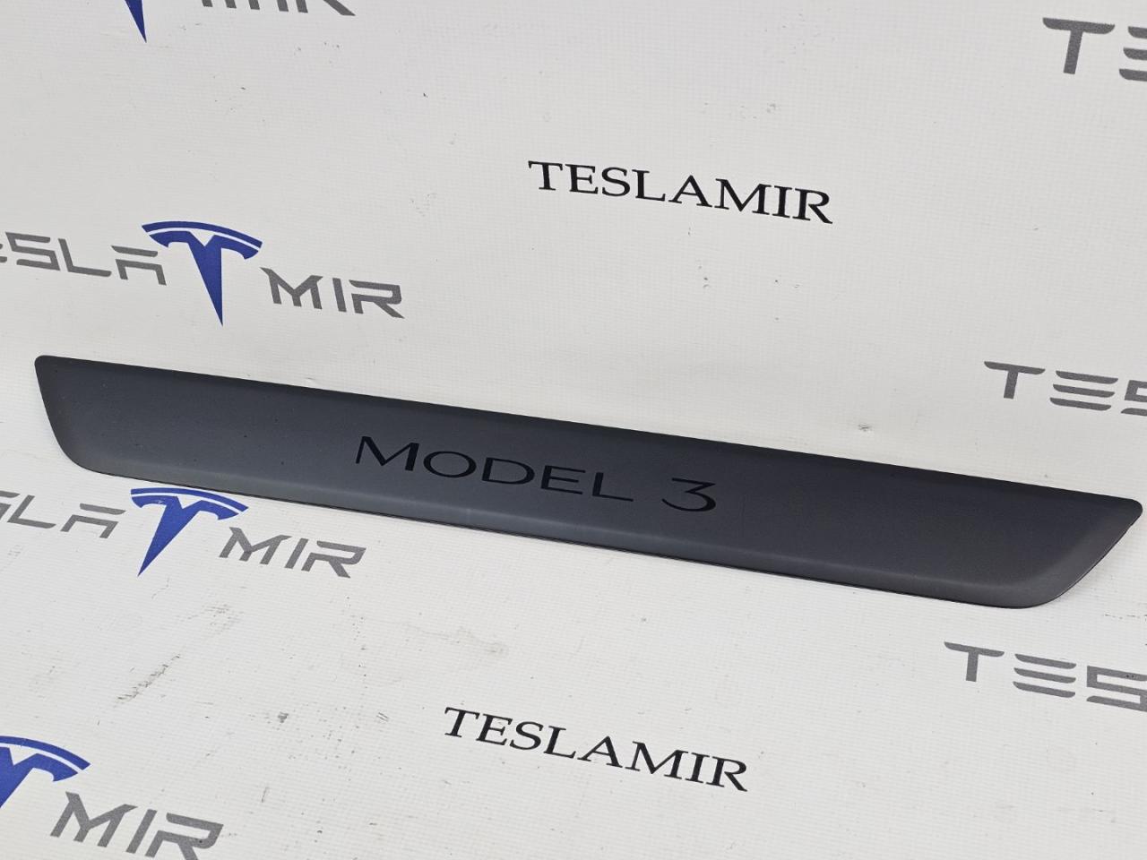 накладка на порог Tesla Model 3 1 поколение 2023, 1504763-00 - фото №1
