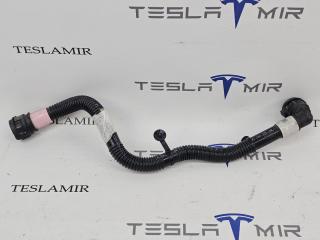 Патрубок системы охлаждения пластиковый передний Tesla Model 3 1 поколение 2023, 1501325-00