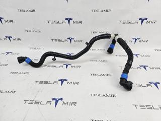 Патрубок системы охлаждения пластиковый Tesla Model S 1 поколение [2-й рестайлинг] 2022, 1585717-00