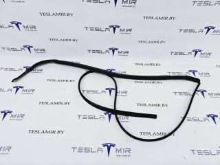 Уплотнитель порога (филенки дверей) левый нижний Tesla Model S 1 поколение [2-й рестайлинг] 2022, 6009587-00