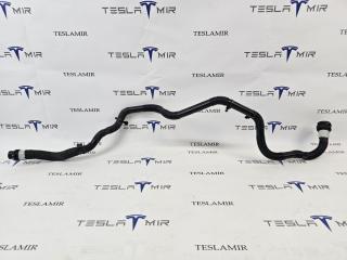 Патрубок системы охлаждения пластиковый передний Tesla Model 3 2 поколение 2024, 1501334-00, 1647666-00
