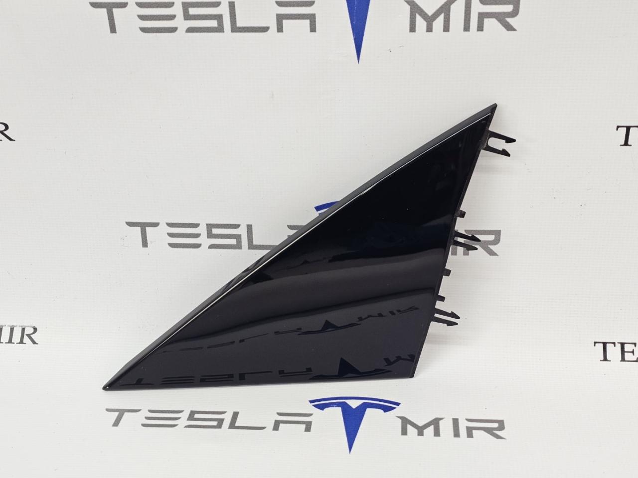 Накладка на зеркало (треугольник) правая Tesla Model Y 1 поколение 2025, 2130034-00 - фото №1