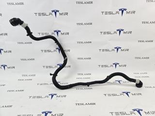 Шланг системы охлаждения заднего мотора Tesla Model 3 2 поколение 2024, 1077595-00