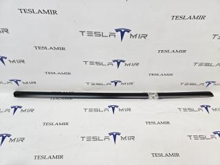 молдинг двери передней правой Tesla Model Y 1 поколение 2024, 1621165-00
