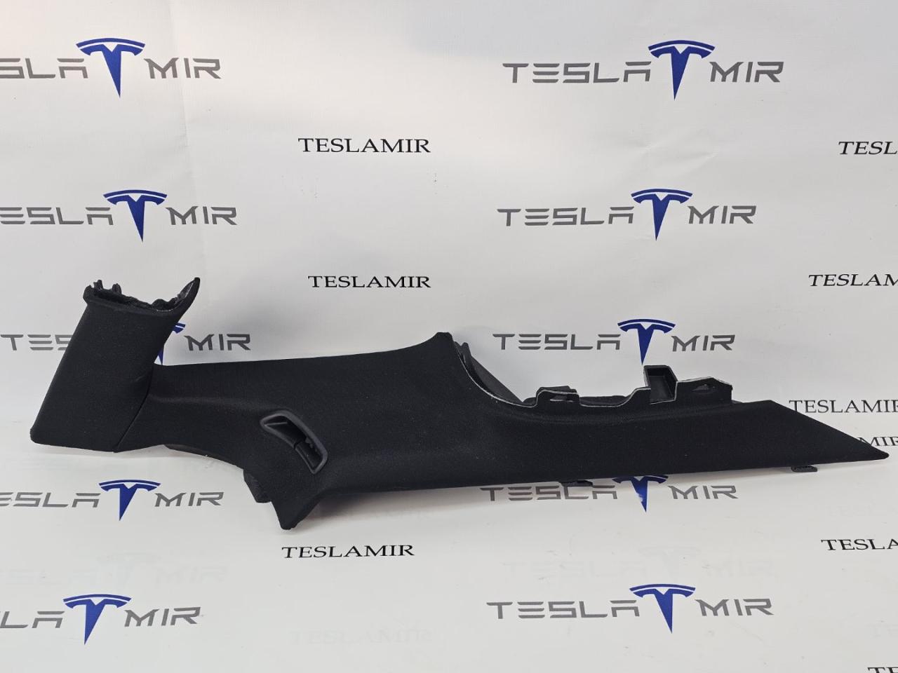 Накладка ремня безопасности стойки С правая Tesla Model 3 2 поколение 2024, 1867544-20 - фото №1