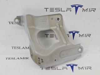 крепление ( кронштейн ) крыла Tesla Model Y 1 поколение 2024, 1487492-00, 1504590-S0
