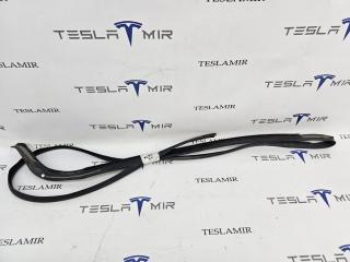 Уплотнитель порога (филенки дверей) левый нижний Tesla Model S 1 поколение [2-й рестайлинг] 2022, 6009587-00