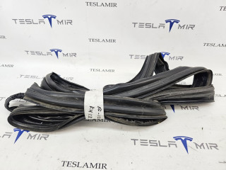 уплотнитель двери Tesla Model X 1 поколение 2018, 1032470-75