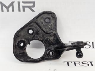 Кронштейн амортизатора капота (шаровый) правый нижний Tesla Model 3 2 поколение 2024, 1848979-00