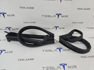 уплотнитель двери Tesla Model S 1 поколение [2-й рестайлинг] 2022, 1606735-00