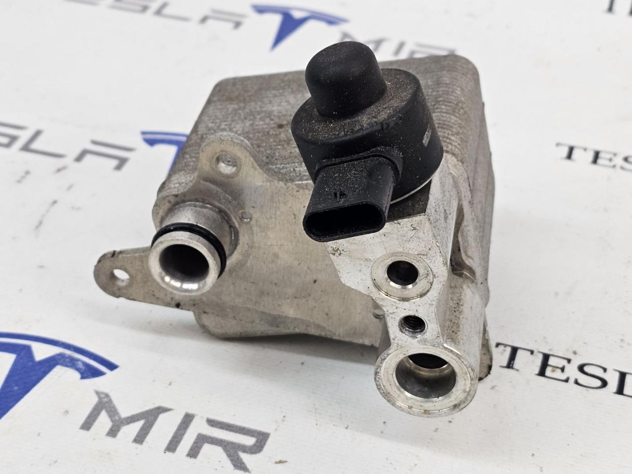 Теплообменник/чиллер (CHILLER) Tesla Model 3 1 поколение 2020, 1088248-00 - фото №1