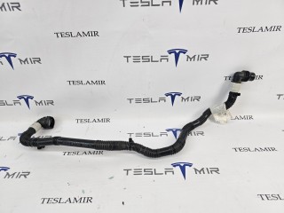 Патрубок системы охлаждения пластиковый Tesla Model S 1 поколение [2-й рестайлинг] 2022, 1589690-00
