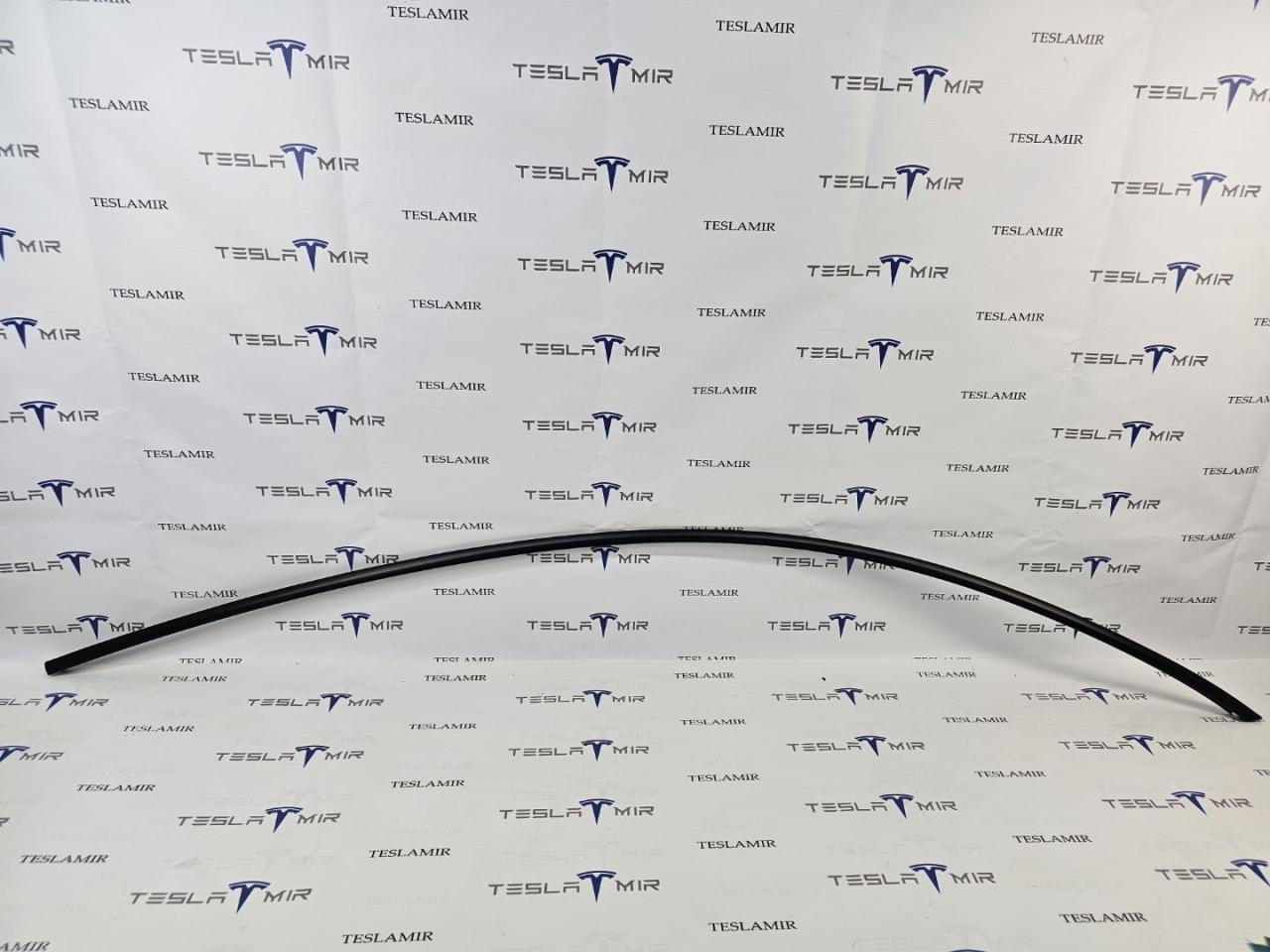 Молдинг кузова боковой наружный верхний правый Tesla Model Y 1 поколение 2024, 1495731-00 - фото №1