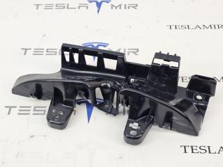 Кронштейн крепления стойки B правый верхний Tesla Model Y 1 поколение 2025, 1935486-00, 1938804-00