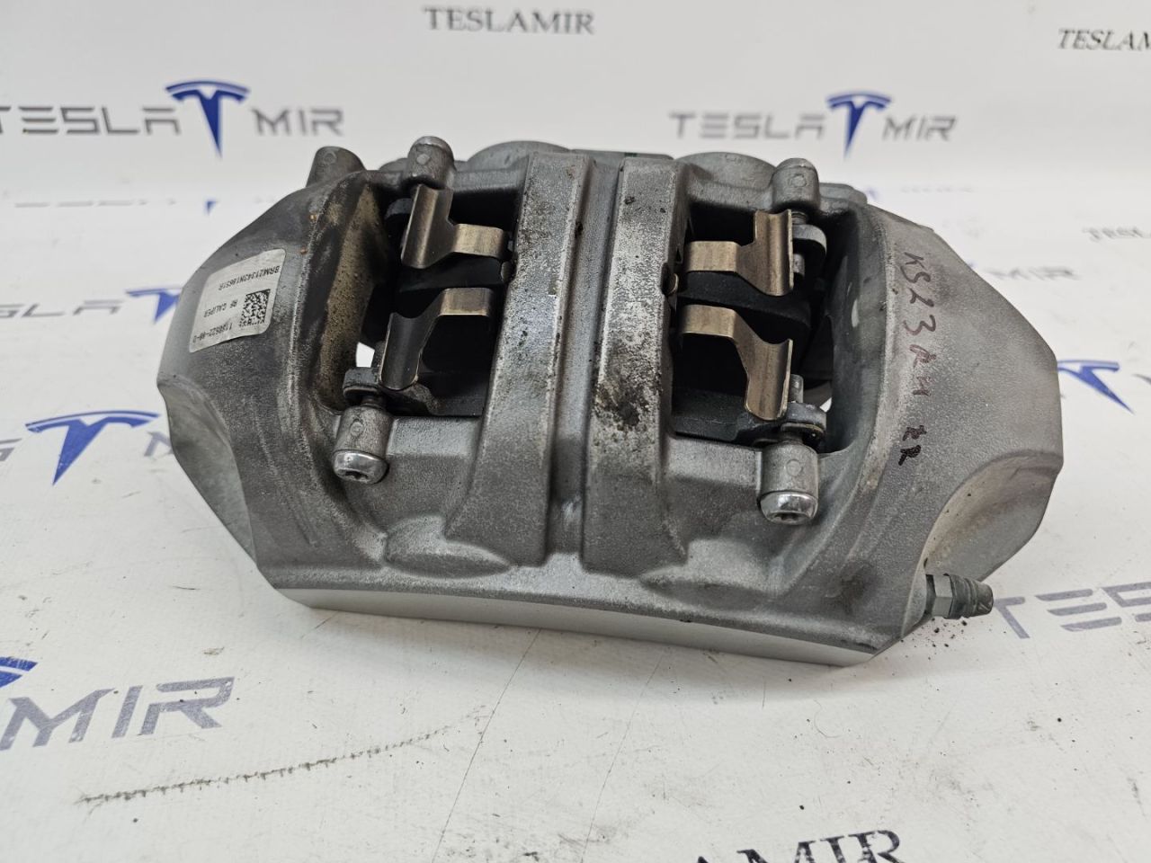 суппорт передний правый Tesla Model Y 1 поколение 2022, 2288622-00, 1188622-00 - фото №1