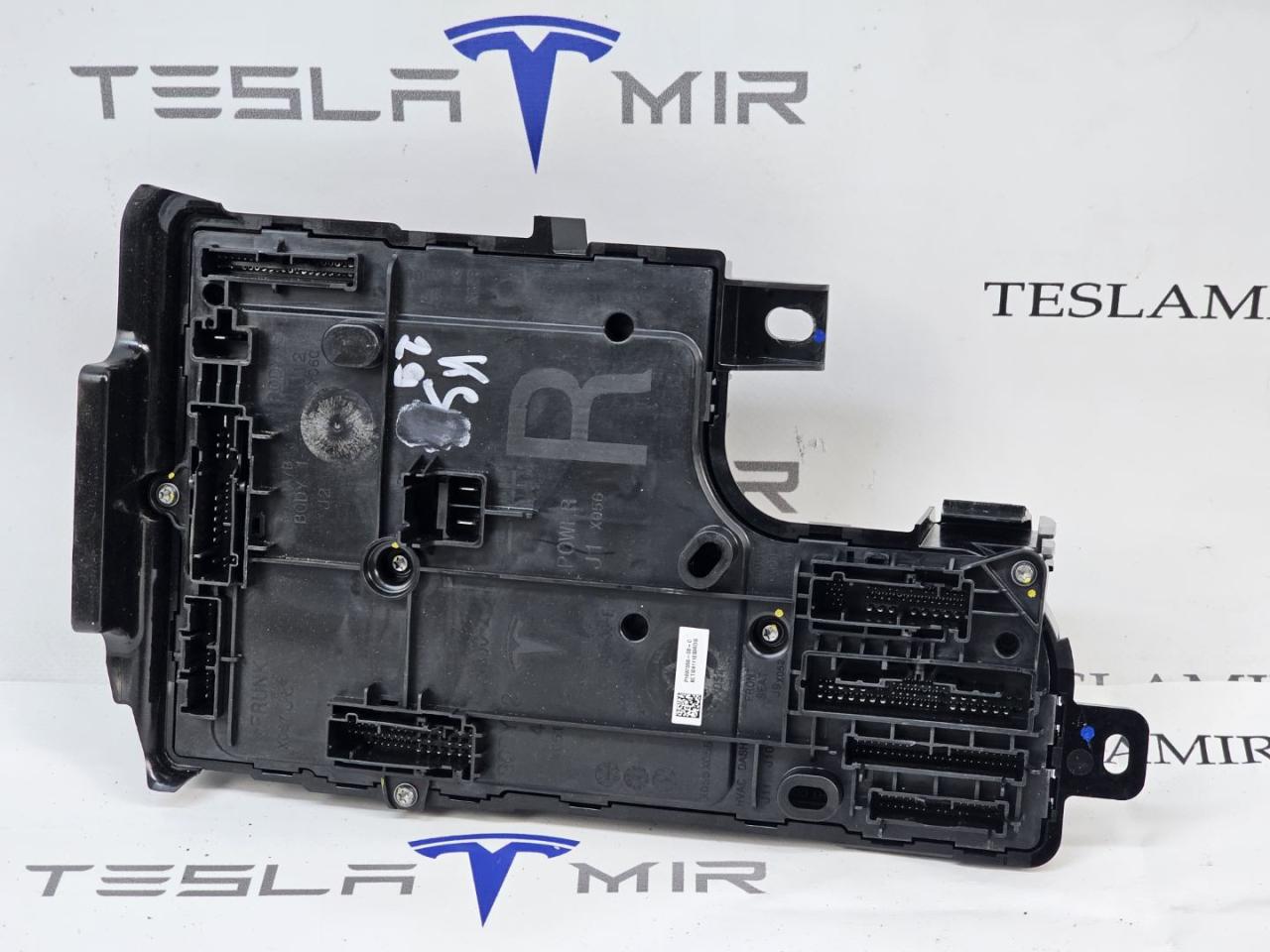 Блок управления BCM (бортовой сети) (Body Control Module) Боди Tesla Model Y 1 поколение 2024, 1657650-00 - фото №1