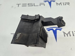 Кронштейн порога Tesla Model Y 1 поколение 2022, 1555376-00