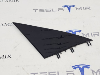 Накладка на зеркало (треугольник) правая Tesla Model Y 1 поколение 2022, 1495633-00, 2130034-00