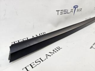 молдинг двери передней левой Tesla Model Y 1 поколение 2024, 1495710-00