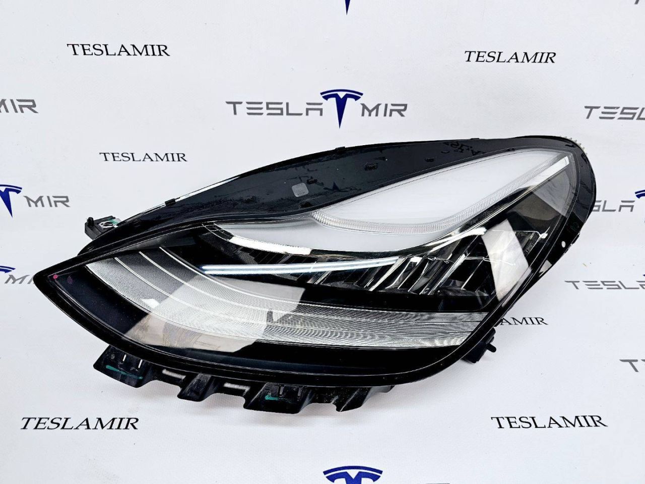 фара левая Tesla Model 3 1 поколение 2020, 1077371-00 - фото №1