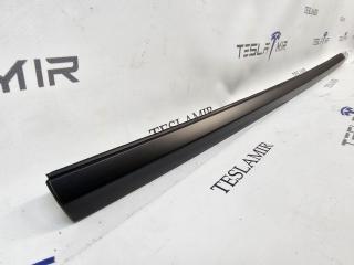 молдинг двери передней правой Tesla Model Y 1 поколение 2024, 1495711-00